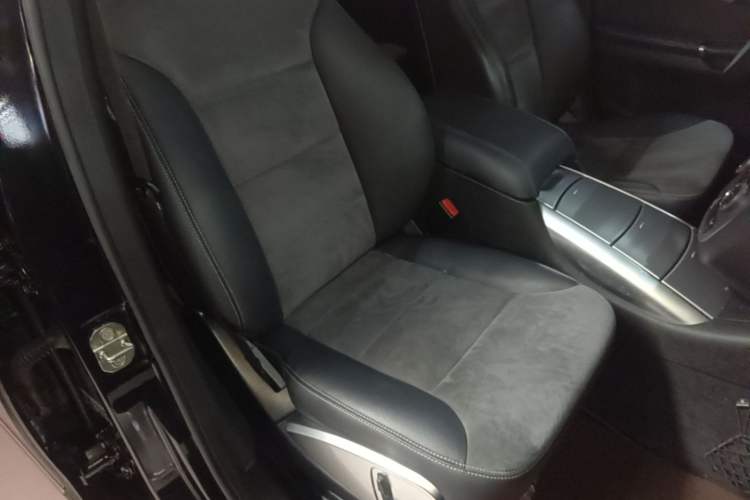 Used Mercedes-Benz R-Class 2017 R 320 4MATIC Business Edition Prestige Model Right Front Seat
