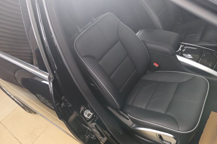 Used Mercedes-Benz R-Class 2017 R 320 4MATIC Business Edition Prestige Model Right Front Seat