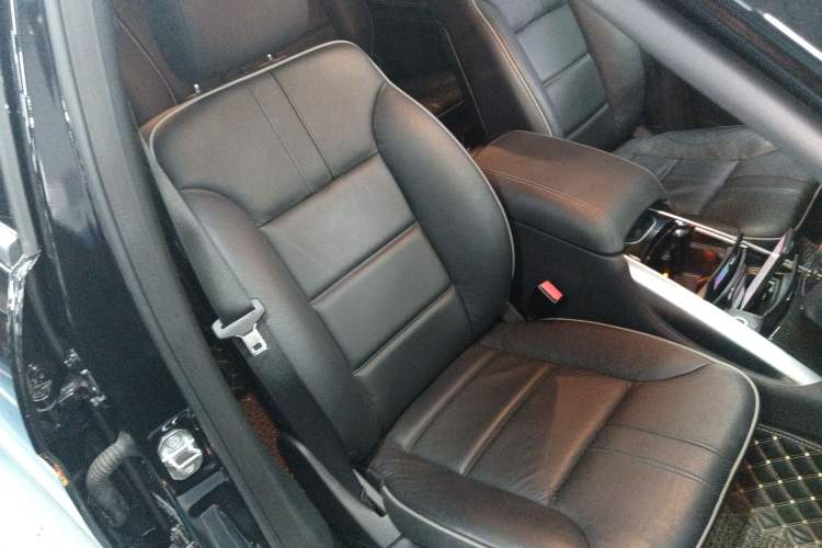 Used Mercedes-Benz R-Class 2017 R 320 4MATIC Business Edition Prestige Model Right Front Seat