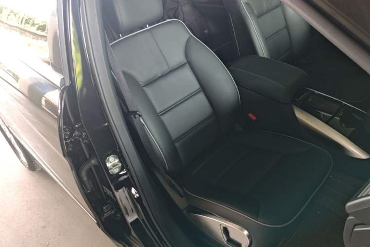 Used Mercedes-Benz R-Class 2017 R 320 4MATIC Business Edition Prestige Model Right Front Seat