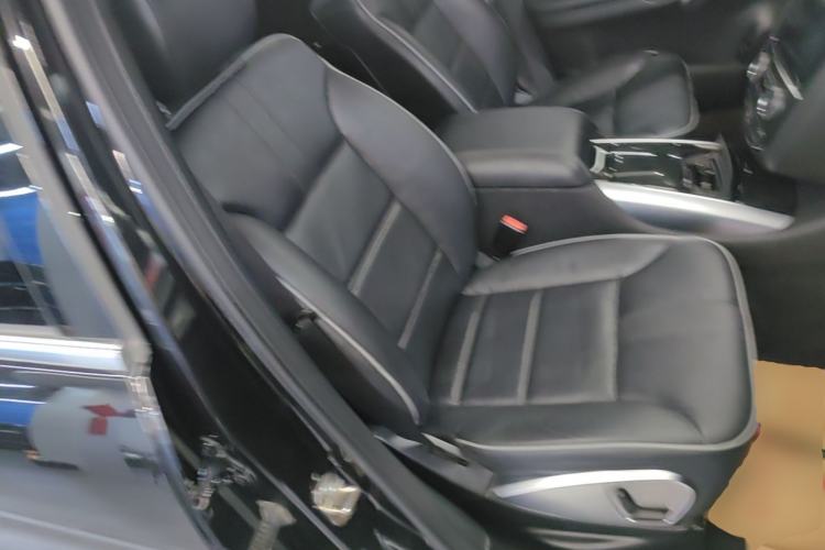Used Mercedes-Benz R-Class 2017 R 320 4MATIC Business Edition Prestige Model Right Front Seat