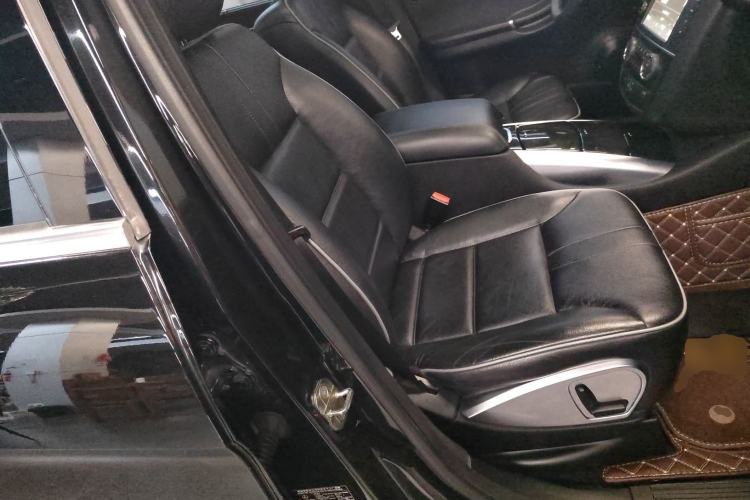 Used Mercedes-Benz R-Class 2017 R 320 4MATIC Business Edition Prestige Model Right Front Seat