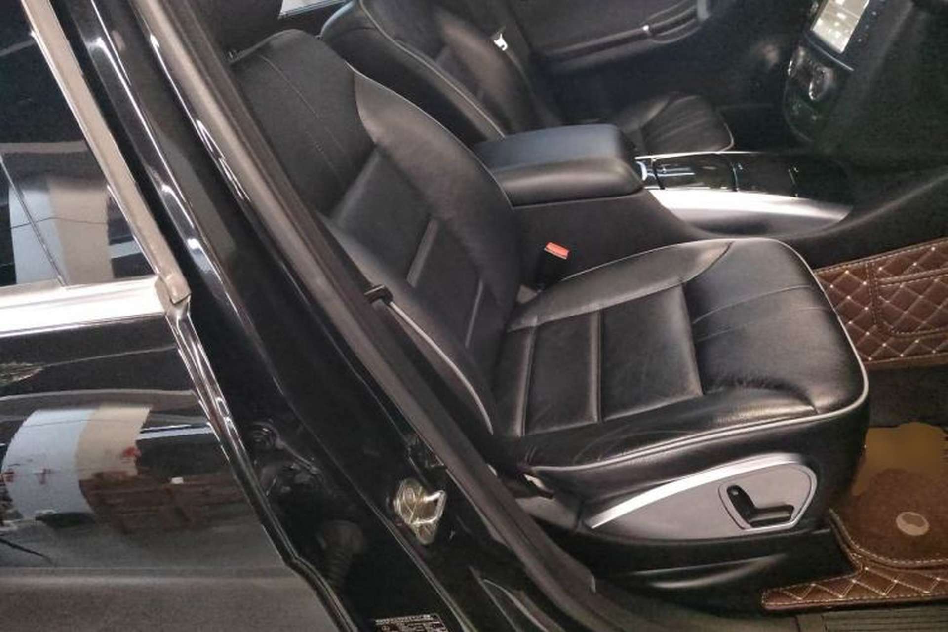 Used Mercedes-Benz R-Class 2017 R 320 4MATIC Business Edition Prestige Model Right Front Seat