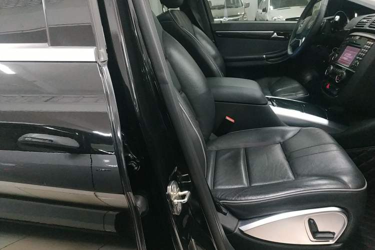 Used Mercedes-Benz R-Class 2017 R 320 4MATIC Business Edition Prestige Model Right Front Seat