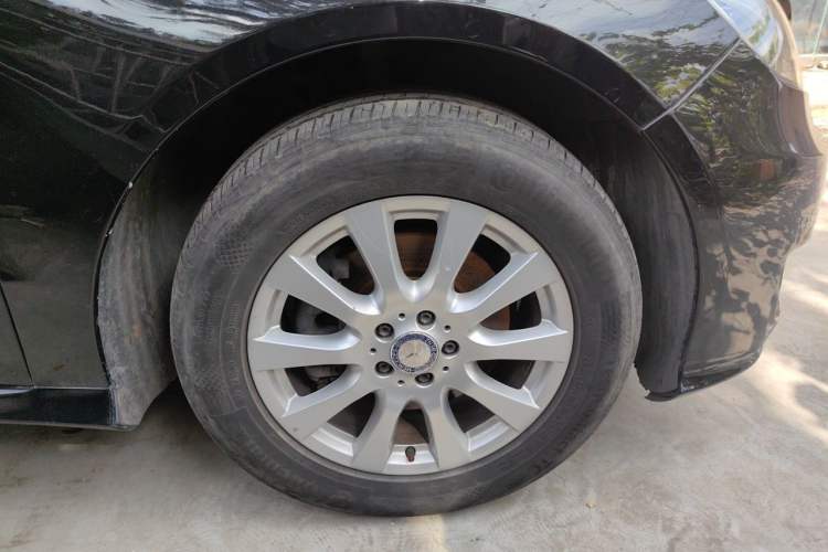 Used Mercedes-Benz R-Class 2017 R 320 4MATIC Business Edition Prestige Model Right Front Wheel Hub