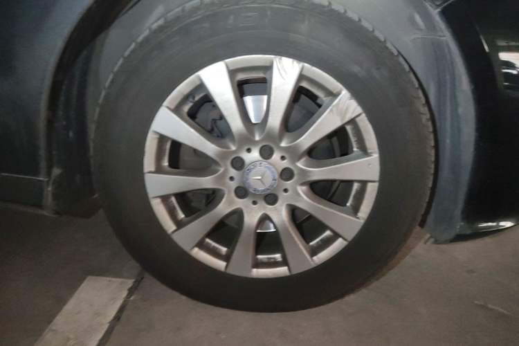 Used Mercedes-Benz R-Class 2017 R 320 4MATIC Business Edition Prestige Model Right Front Wheel Hub