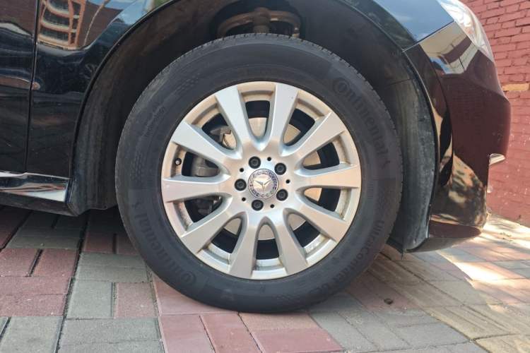 Used Mercedes-Benz R-Class 2017 R 320 4MATIC Business Edition Prestige Model Right Front Wheel Hub