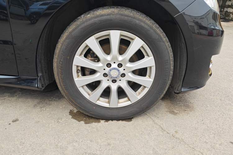 Used Mercedes-Benz R-Class 2017 R 320 4MATIC Business Edition Prestige Model Right Front Wheel Hub