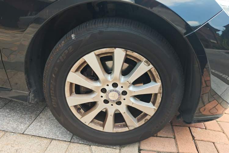 Used Mercedes-Benz R-Class 2017 R 320 4MATIC Business Edition Prestige Model Right Front Wheel Hub