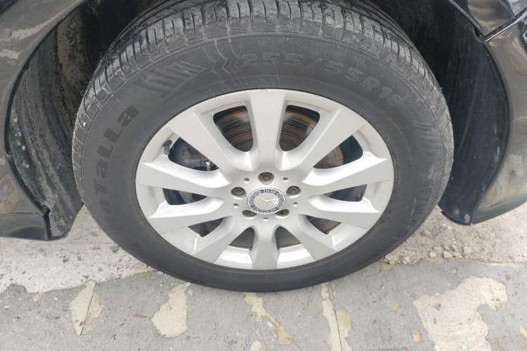 Used Mercedes-Benz R-Class 2017 R 320 4MATIC Business Edition Prestige Model Right Front Wheel Hub