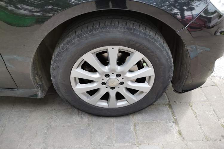 Used Mercedes-Benz R-Class 2017 R 320 4MATIC Business Edition Prestige Model Right Front Wheel Hub