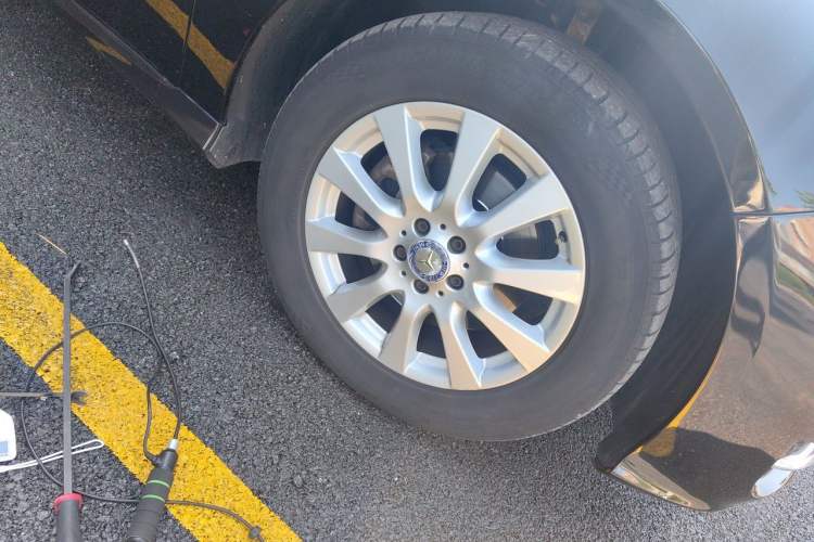Used Mercedes-Benz R-Class 2017 R 320 4MATIC Business Edition Prestige Model Right Front Wheel Hub