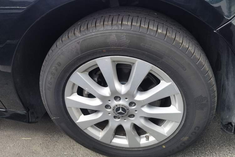 Used Mercedes-Benz R-Class 2017 R 320 4MATIC Business Edition Prestige Model Right Front Wheel Hub