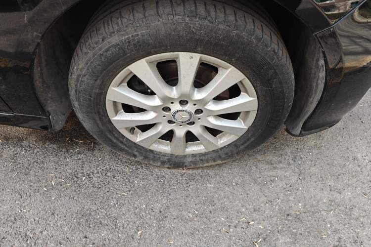 Used Mercedes-Benz R-Class 2017 R 320 4MATIC Business Edition Prestige Model Right Front Wheel Hub