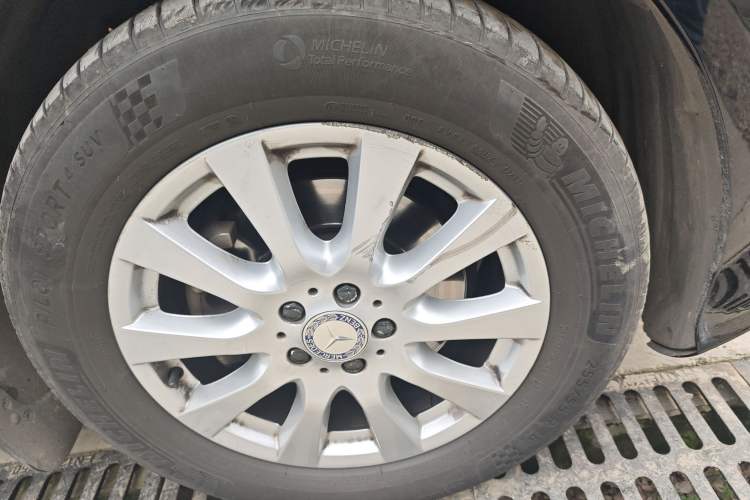 Used Mercedes-Benz R-Class 2017 R 320 4MATIC Business Edition Prestige Model Right Front Wheel Hub