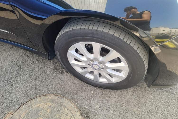 Used Mercedes-Benz R-Class 2017 R 320 4MATIC Business Edition Prestige Model Right Front Wheel Hub
