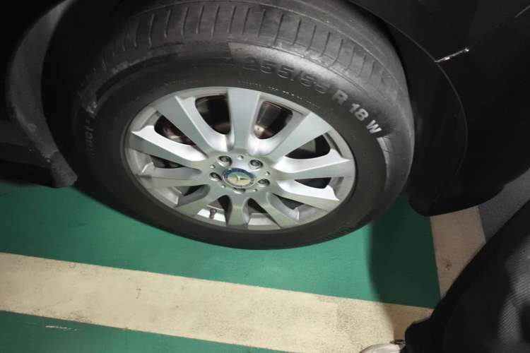 Used Mercedes-Benz R-Class 2017 R 320 4MATIC Business Edition Prestige Model Right Front Wheel Hub