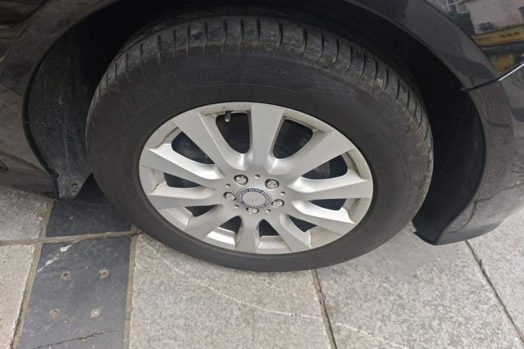 Used Mercedes-Benz R-Class 2017 R 320 4MATIC Business Edition Prestige Model Right Front Wheel Hub