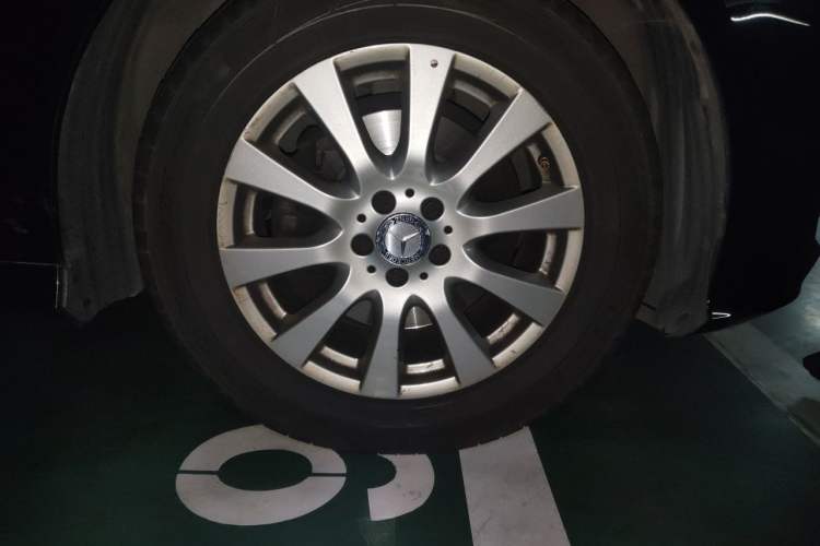 Used Mercedes-Benz R-Class 2017 R 320 4MATIC Business Edition Prestige Model Right Front Wheel Hub