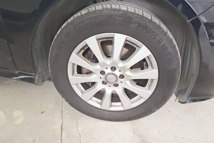 Used Mercedes-Benz R-Class 2017 R 320 4MATIC Business Edition Prestige Model Right Front Wheel Hub