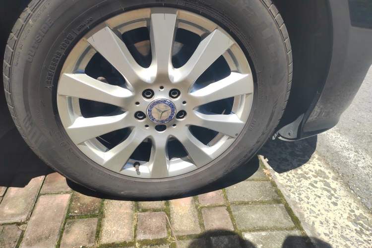 Used Mercedes-Benz R-Class 2017 R 320 4MATIC Business Edition Prestige Model Right Front Wheel Hub