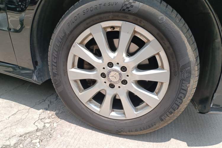 Used Mercedes-Benz R-Class 2017 R 320 4MATIC Business Edition Prestige Model Right Front Wheel Hub