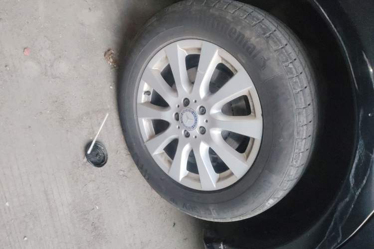 Used Mercedes-Benz R-Class 2017 R 320 4MATIC Business Edition Prestige Model Right Front Wheel Hub