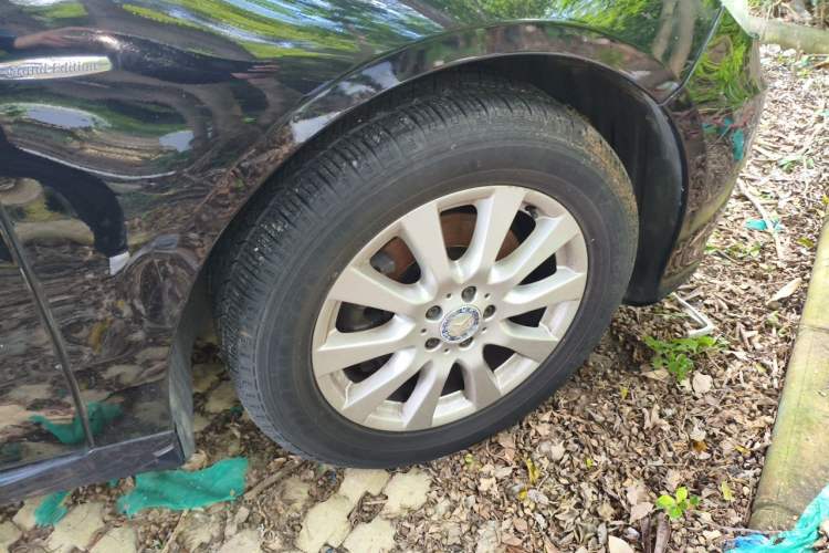 Used Mercedes-Benz R-Class 2017 R 320 4MATIC Business Edition Prestige Model Right Front Wheel Hub