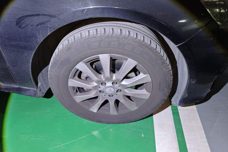 Used Mercedes-Benz R-Class 2017 R 320 4MATIC Business Edition Prestige Model Right Front Wheel Hub