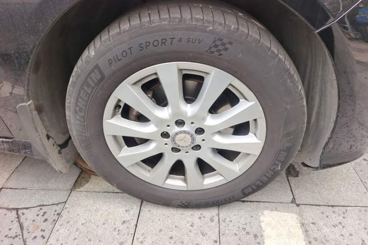 Used Mercedes-Benz R-Class 2017 R 320 4MATIC Business Edition Prestige Model Right Front Wheel Hub