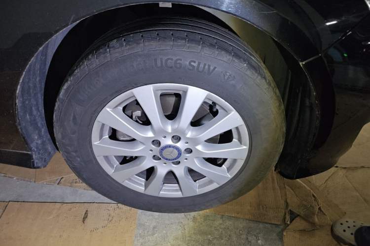 Used Mercedes-Benz R-Class 2017 R 320 4MATIC Business Edition Prestige Model Right Front Wheel Hub