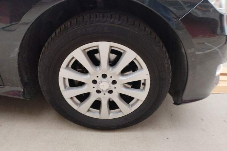 Used Mercedes-Benz R-Class 2017 R 320 4MATIC Business Edition Prestige Model Right Front Wheel Hub