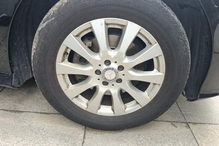 Used Mercedes-Benz R-Class 2017 R 320 4MATIC Business Edition Prestige Model Right Front Wheel Hub