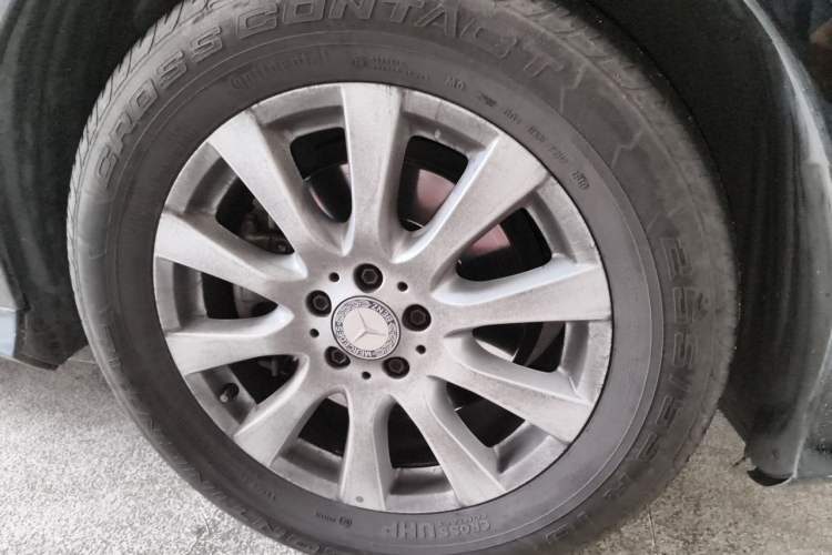 Used Mercedes-Benz R-Class 2017 R 320 4MATIC Business Edition Prestige Model Right Front Wheel Hub