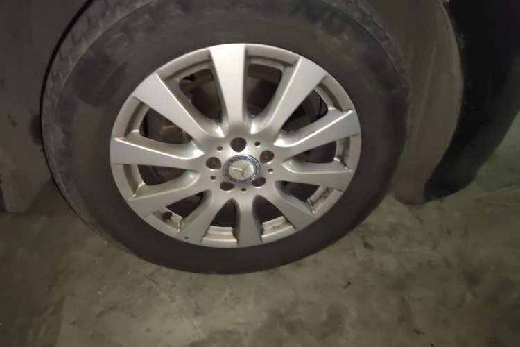 Used Mercedes-Benz R-Class 2017 R 320 4MATIC Business Edition Prestige Model Right Front Wheel Hub