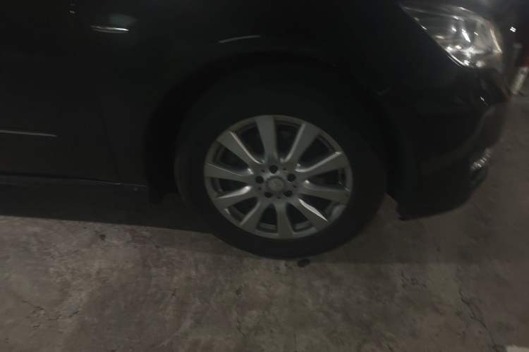 Used Mercedes-Benz R-Class 2017 R 320 4MATIC Business Edition Prestige Model Right Front Wheel Hub