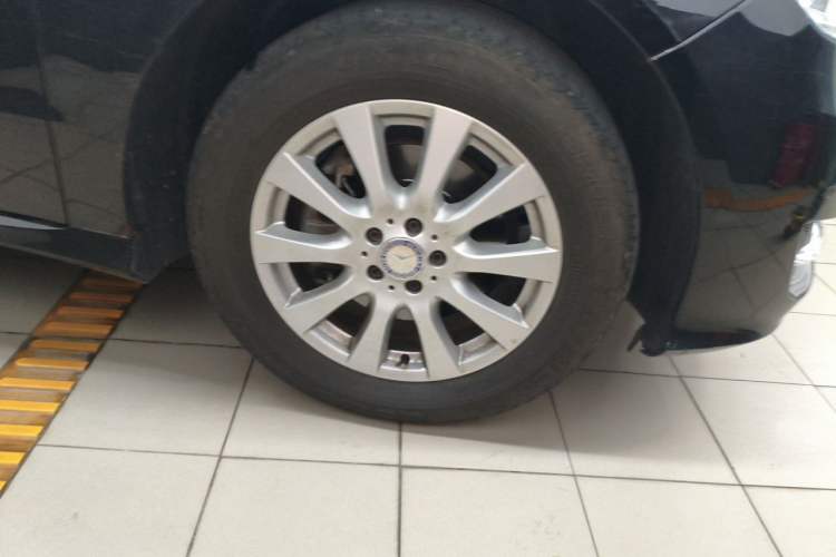 Used Mercedes-Benz R-Class 2017 R 320 4MATIC Business Edition Prestige Model Right Front Wheel Hub