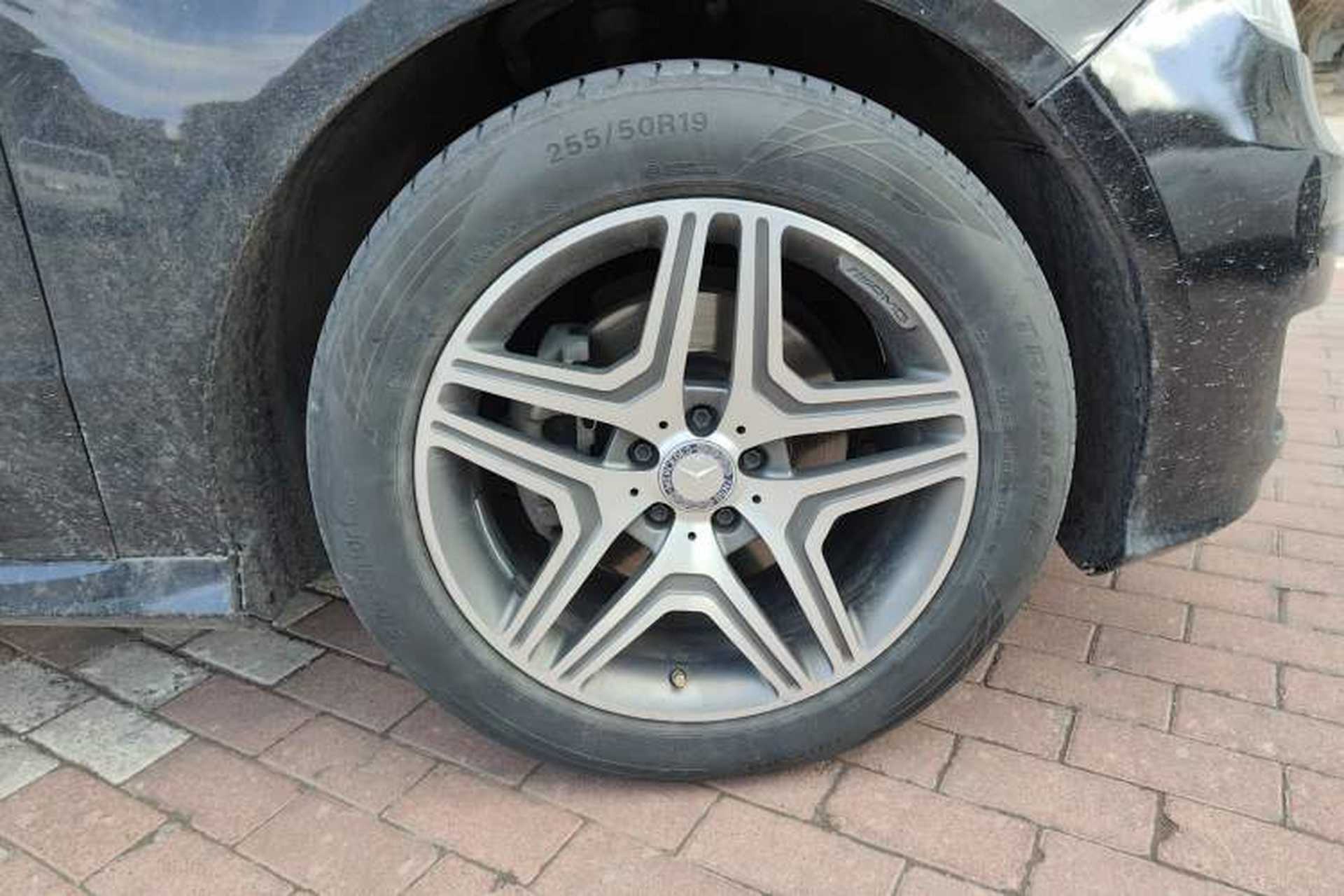 Used Mercedes-Benz R-Class 2017 R 320 4MATIC Business Edition Prestige Model Right Front Wheel Hub