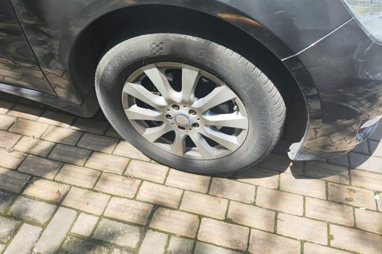 Used Mercedes-Benz R-Class 2017 R 320 4MATIC Business Edition Prestige Model Right Front Wheel Hub
