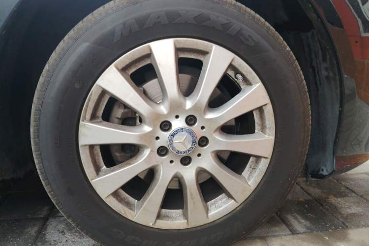 Used Mercedes-Benz R-Class 2017 R 320 4MATIC Luxury Collection Edition Right Front Wheel Hub