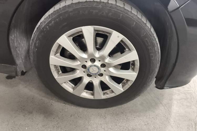 Used Mercedes-Benz R-Class 2017 R 320 4MATIC Business Edition Prestige Model Right Front Wheel Hub
