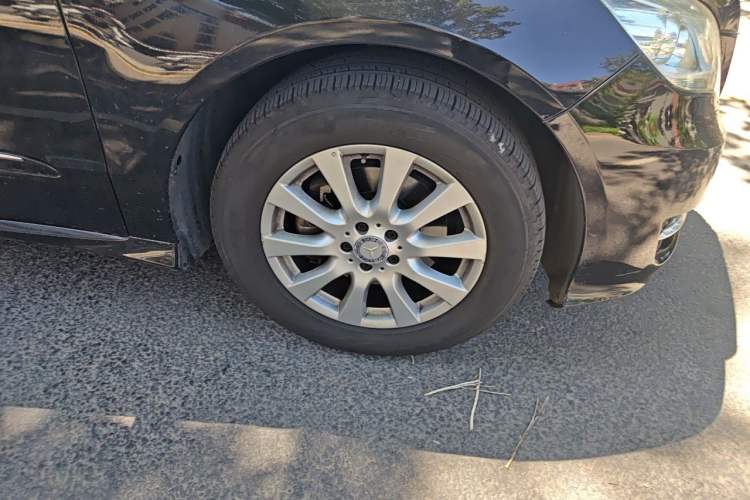 Used Mercedes-Benz R-Class 2017 R 320 4MATIC Business Edition Prestige Model Right Front Wheel Hub