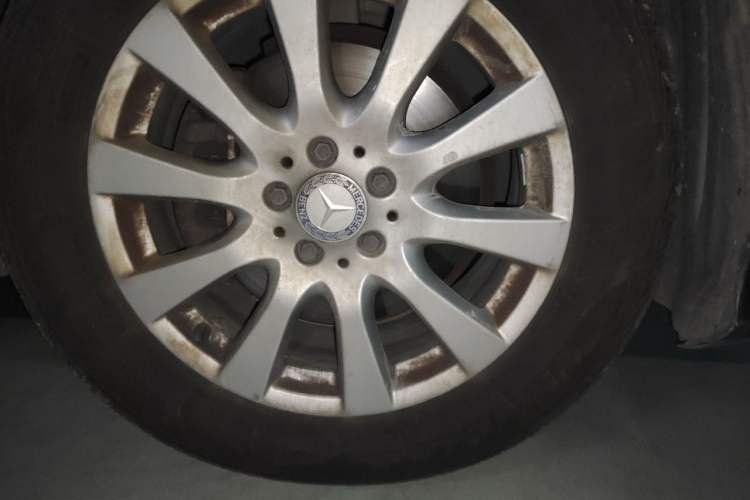 Used Mercedes-Benz R-Class 2017 R 320 4MATIC Business Edition Prestige Model Right Front Wheel Hub