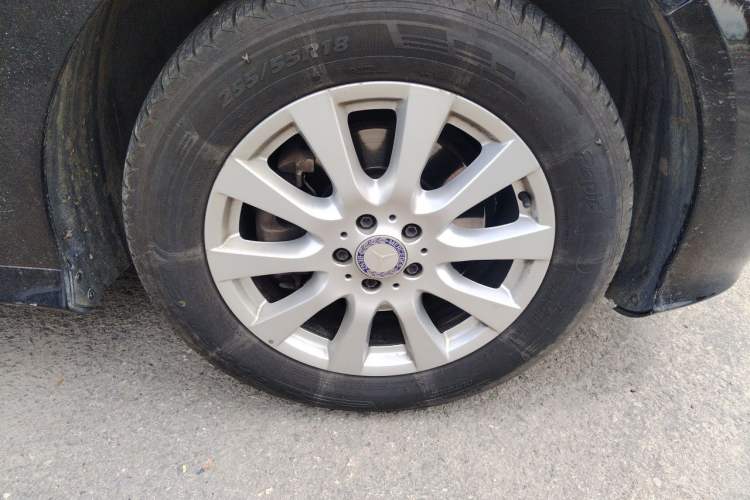 Used Mercedes-Benz R-Class 2017 R 320 4MATIC Business Edition Prestige Model Right Front Wheel Hub