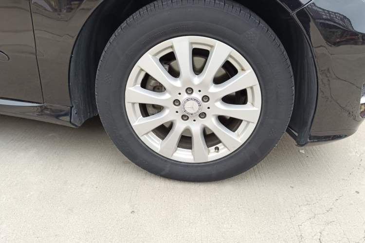 Used Mercedes-Benz R-Class 2017 R 320 4MATIC Business Edition Prestige Model Right Front Wheel Hub