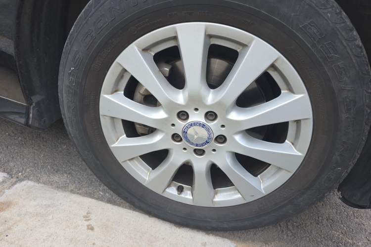 Used Mercedes-Benz R-Class 2017 R 320 4MATIC Business Edition Prestige Model Right Front Wheel Hub