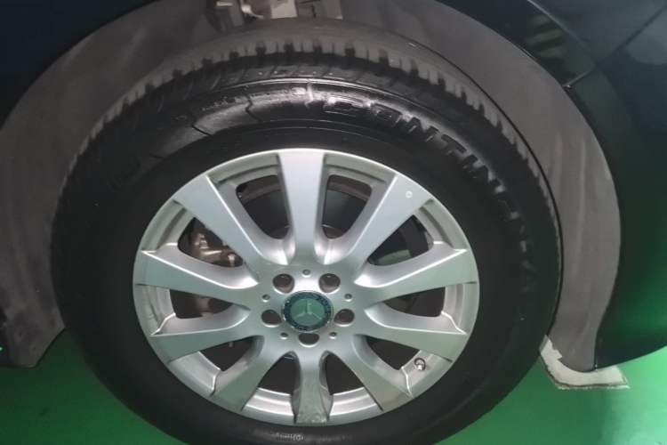 Used Mercedes-Benz R-Class 2017 R 320 4MATIC Business Edition Prestige Model Right Front Wheel Hub