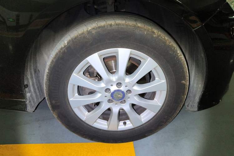 Used Mercedes-Benz R-Class 2017 R 320 4MATIC Business Edition Prestige Model Right Front Wheel Hub