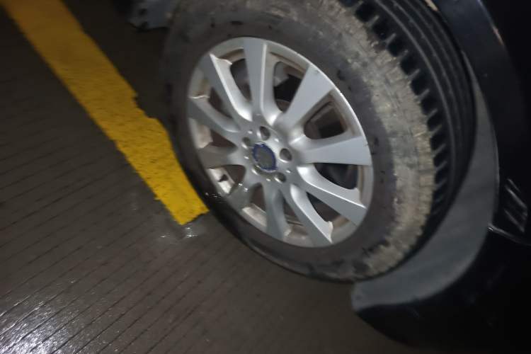Used Mercedes-Benz R-Class 2017 R 320 4MATIC Business Edition Prestige Model Right Front Wheel Hub
