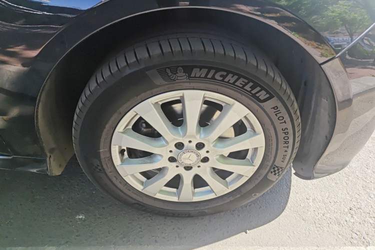 Used Mercedes-Benz R-Class 2017 R 320 4MATIC Business Edition Prestige Model Right Front Wheel Hub